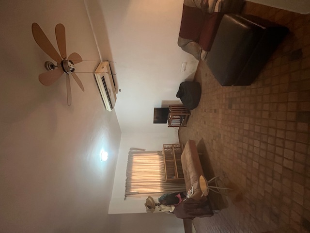 Entrada y Estacionamiento